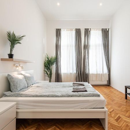 Luxurious Downtown Family Suite Budapesta Exterior foto